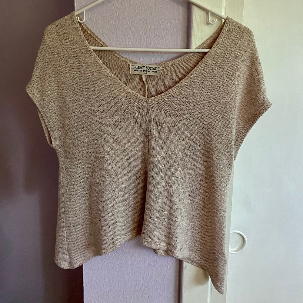 cream/tan crop top v neck
